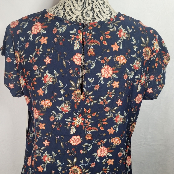 ✨️NWT Sheer Floral Blouse with Pocket - Picture 4 of 5